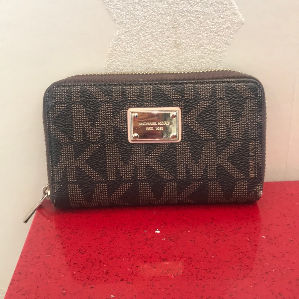 CLASSIC MICHAEL KORS WALLET
